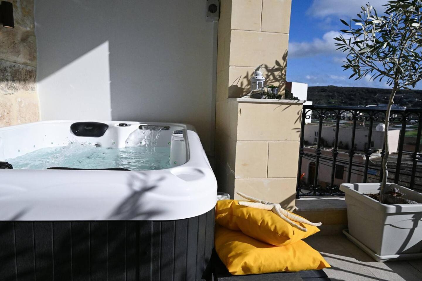 Ta'Lonza Luxury Near Goldenbay With Hot Tub App3 Lejlighed Mellieħa Eksteriør billede